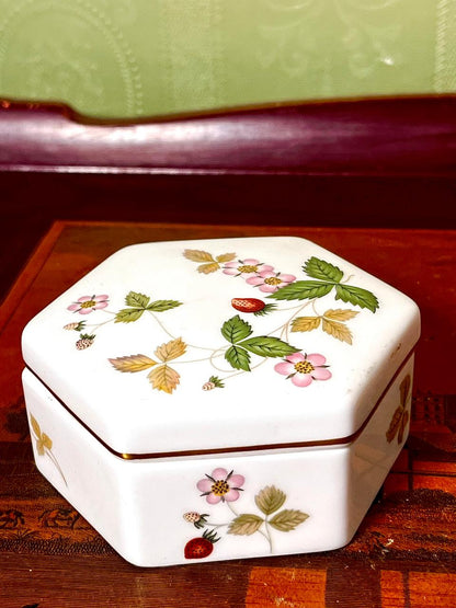 Wedgwood Wild Strawberry Bone China Lidded Box, 4 in