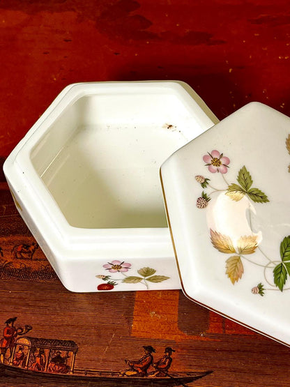 Wedgwood Wild Strawberry Bone China Lidded Box, 4 in