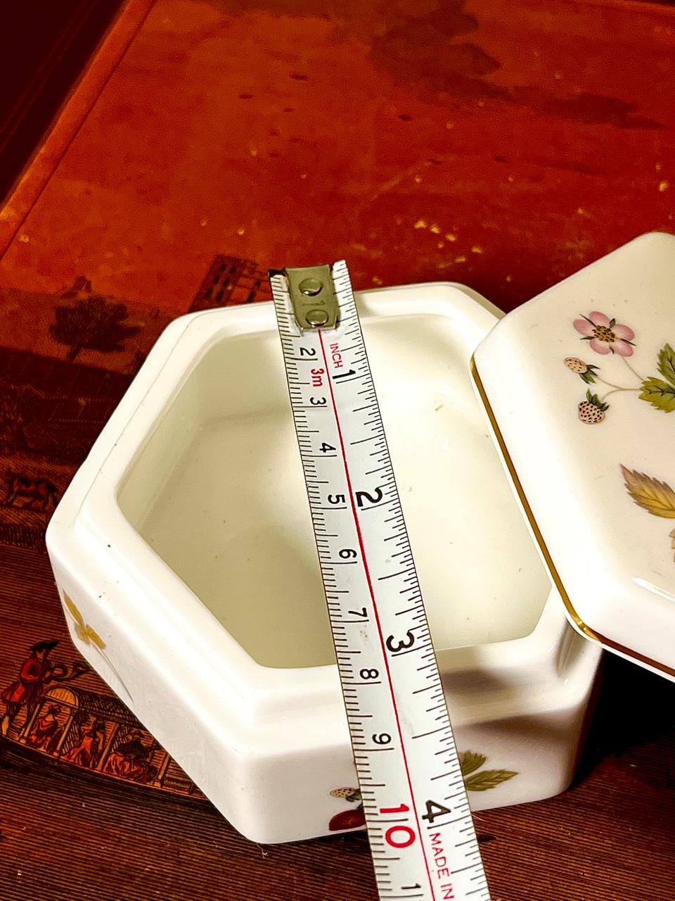 Wedgwood Wild Strawberry Bone China Lidded Box, 4 in