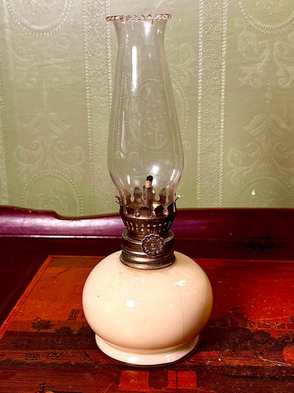 Vintage Ceramic Oil Lamp with Clear Crystal Chimney – 8 in