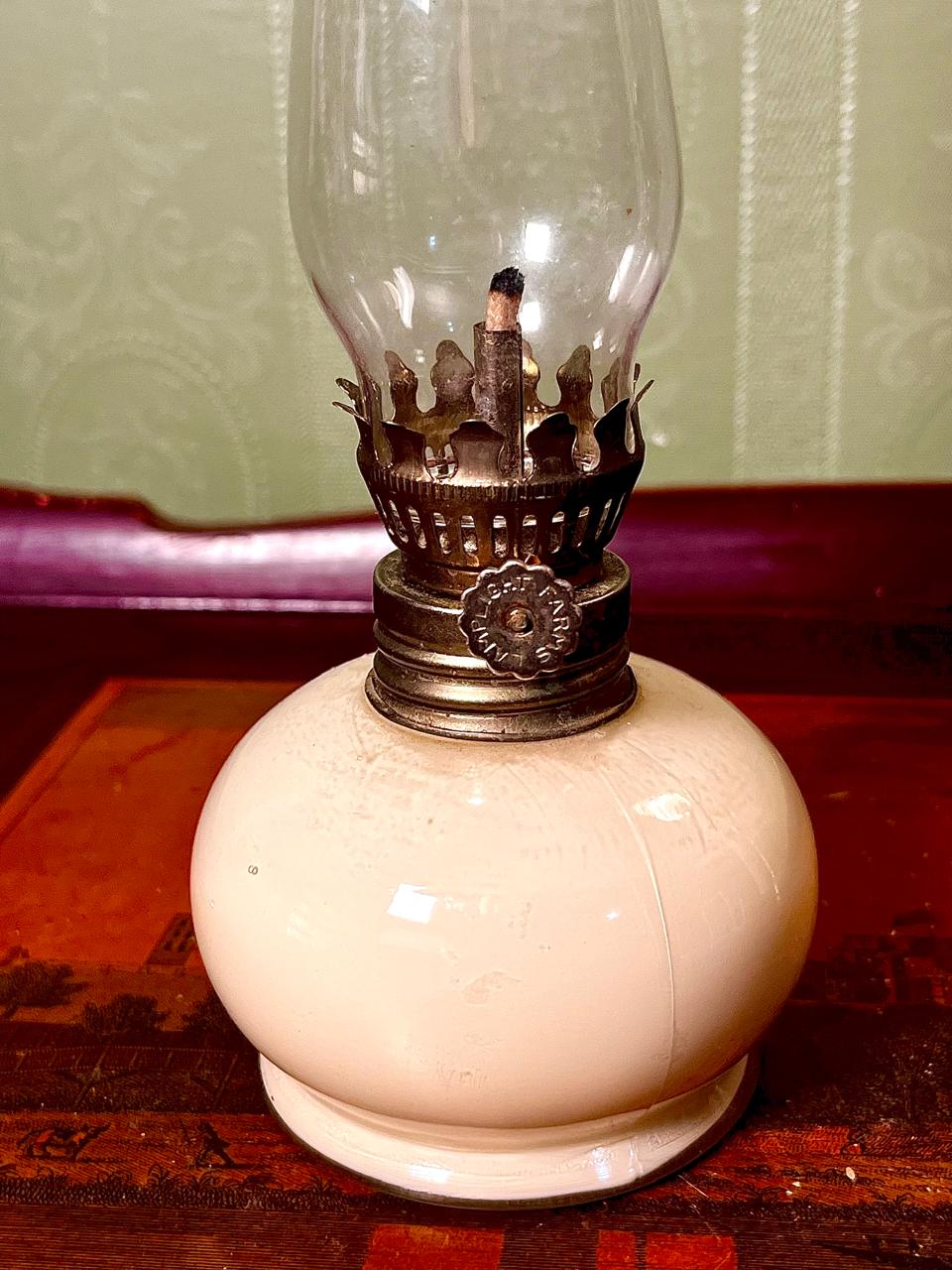 Vintage Ceramic Oil Lamp with Clear Crystal Chimney – 8 in