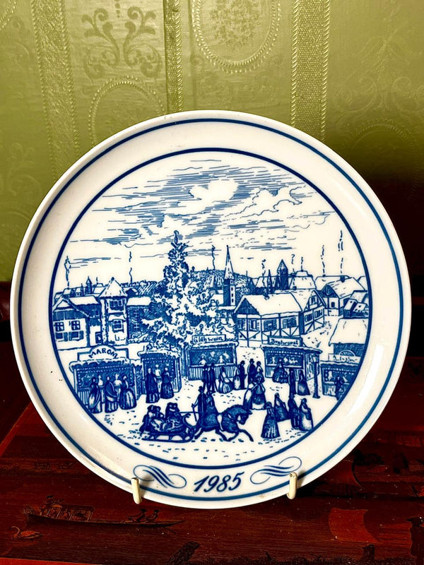Hutschenreuther 1985 Weihnachtsmarkt Limited Edition Christmas Plate 8 Inch