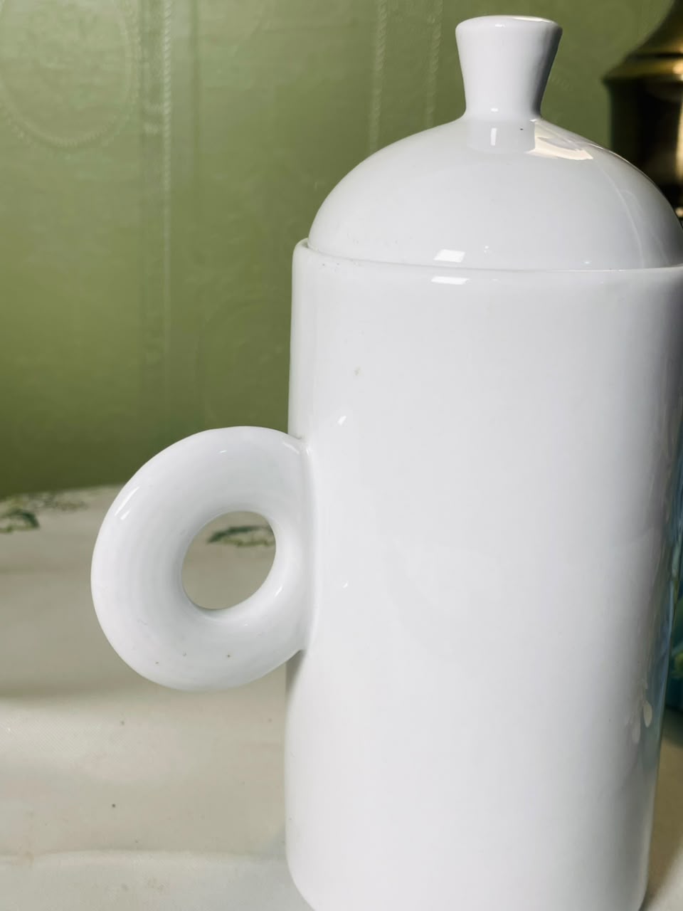 Vintage White Ceramic Lidded teapot with Loop Handle, 16 cm