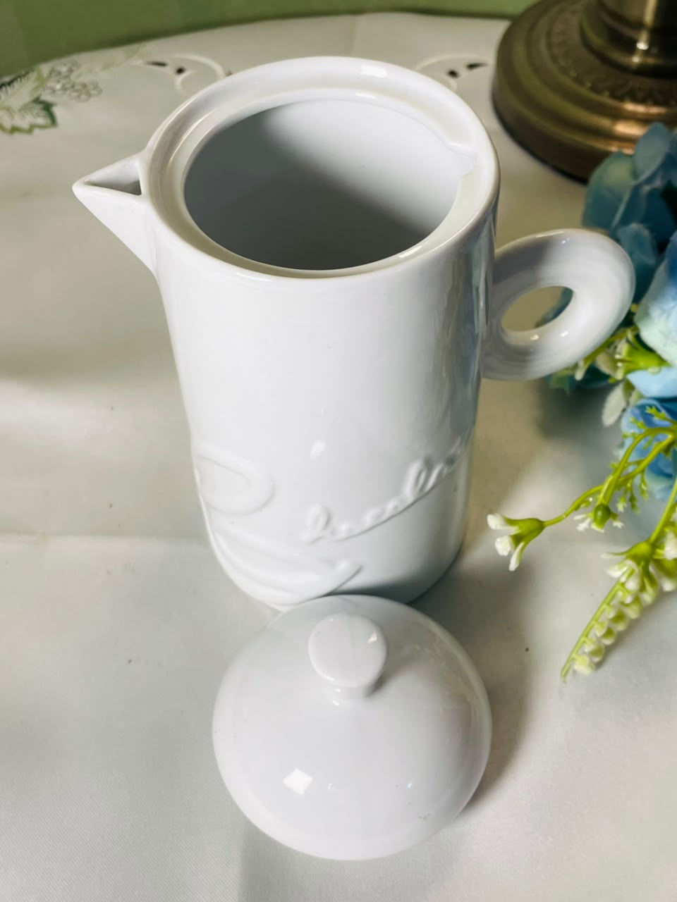 Vintage White Ceramic Lidded teapot with Loop Handle, 16 cm