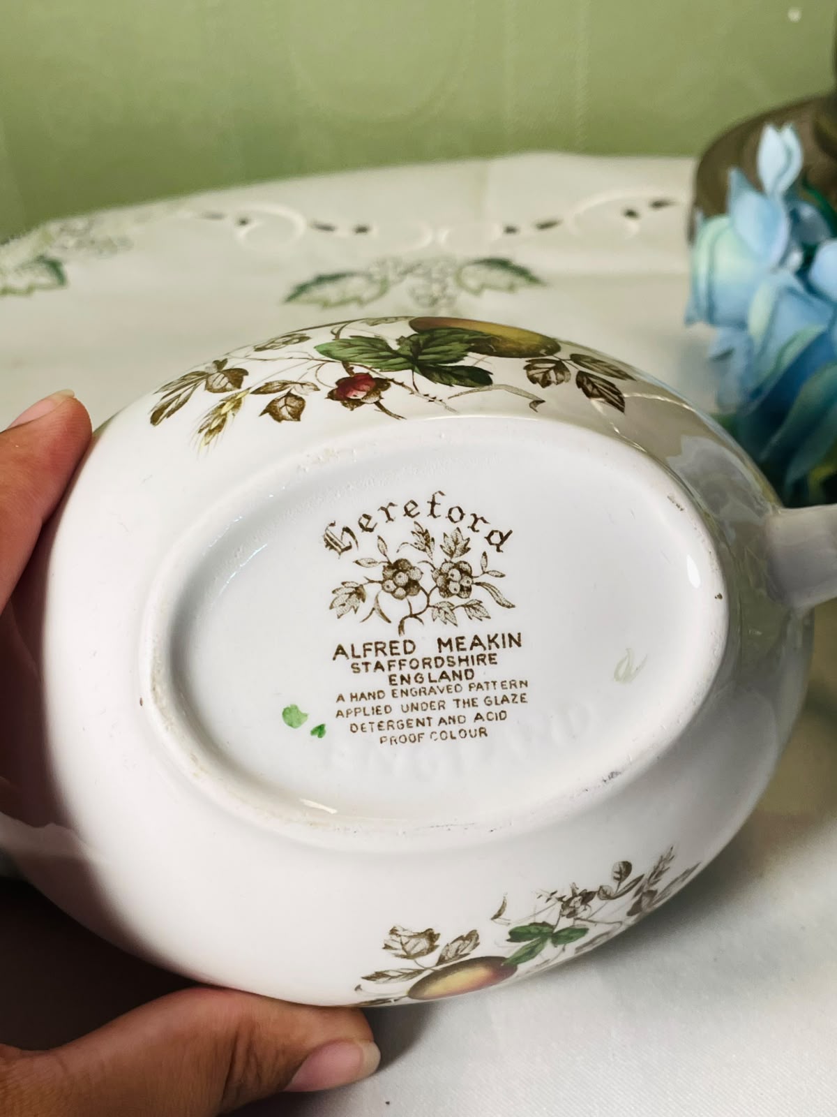 Vintage Alfred Meakin Staffordshire White Fruit Gravy Boat 8 Inch 1 Piece