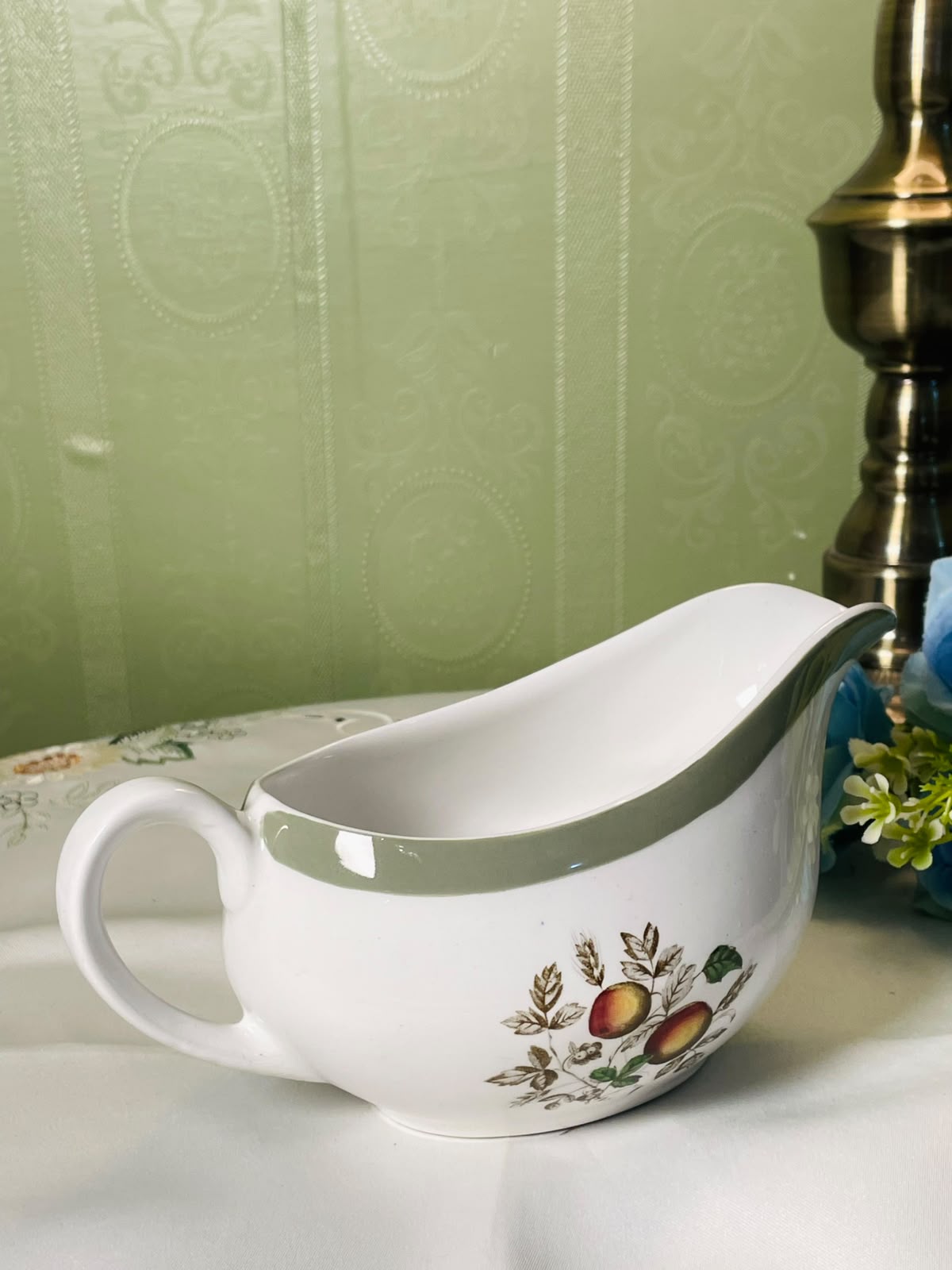 Vintage Alfred Meakin Staffordshire White Fruit Gravy Boat 8 Inch 1 Piece