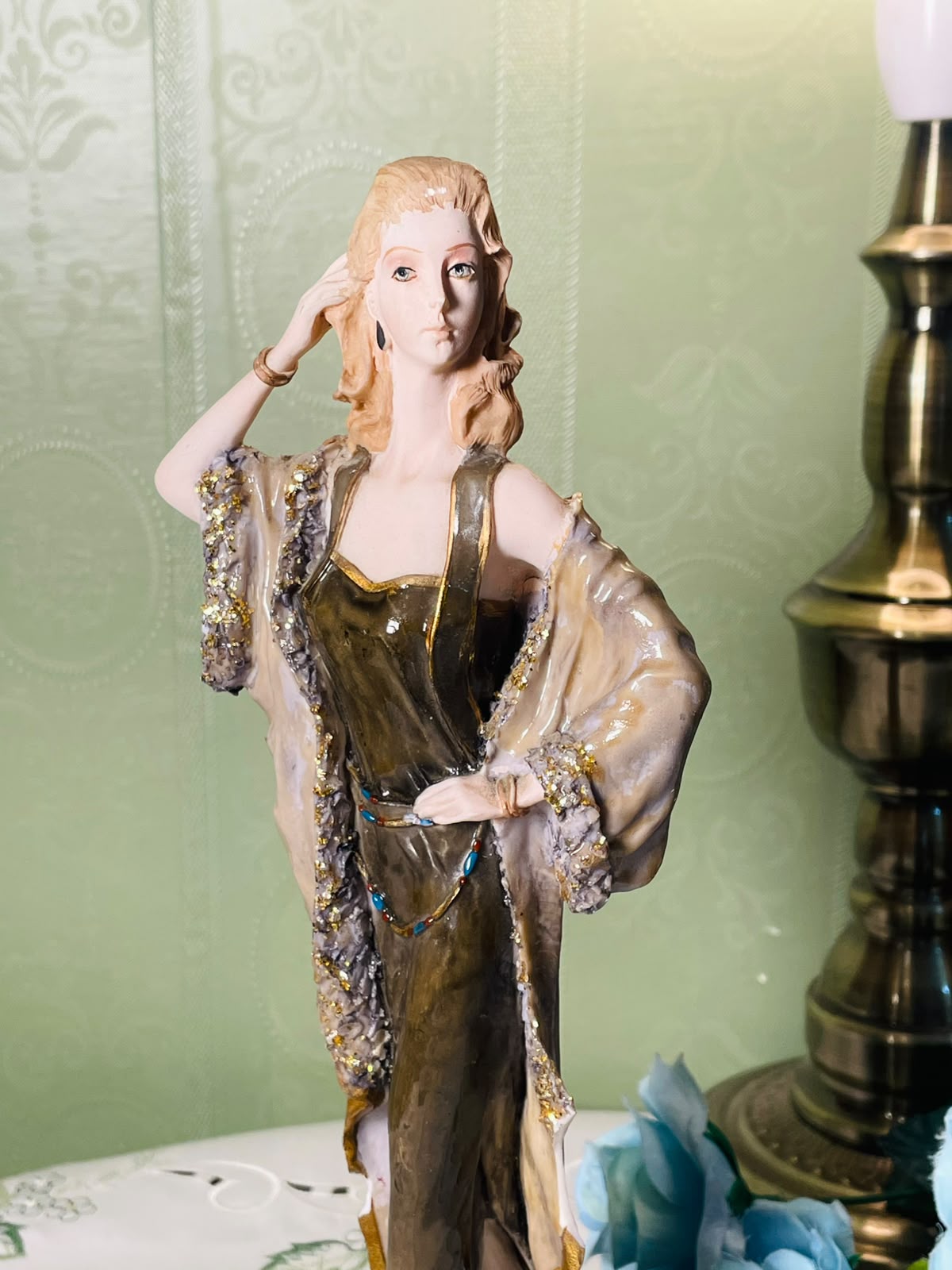Leonardo The Pose Lady Figurine Gold Brown 11 Inch 1 Piece