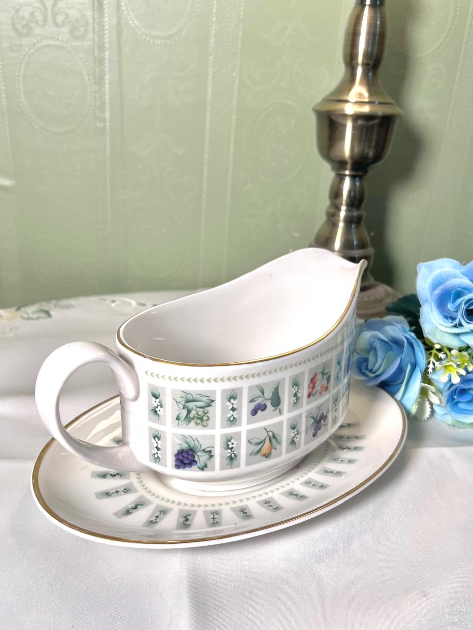 Vintage Royal Doulton  Floral Gold-Trim Gravy Boat & Underplate 2-Piece Set 20 cm
