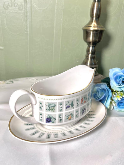 Vintage Royal Doulton  Floral Gold-Trim Gravy Boat & Underplate 2-Piece Set 20 cm