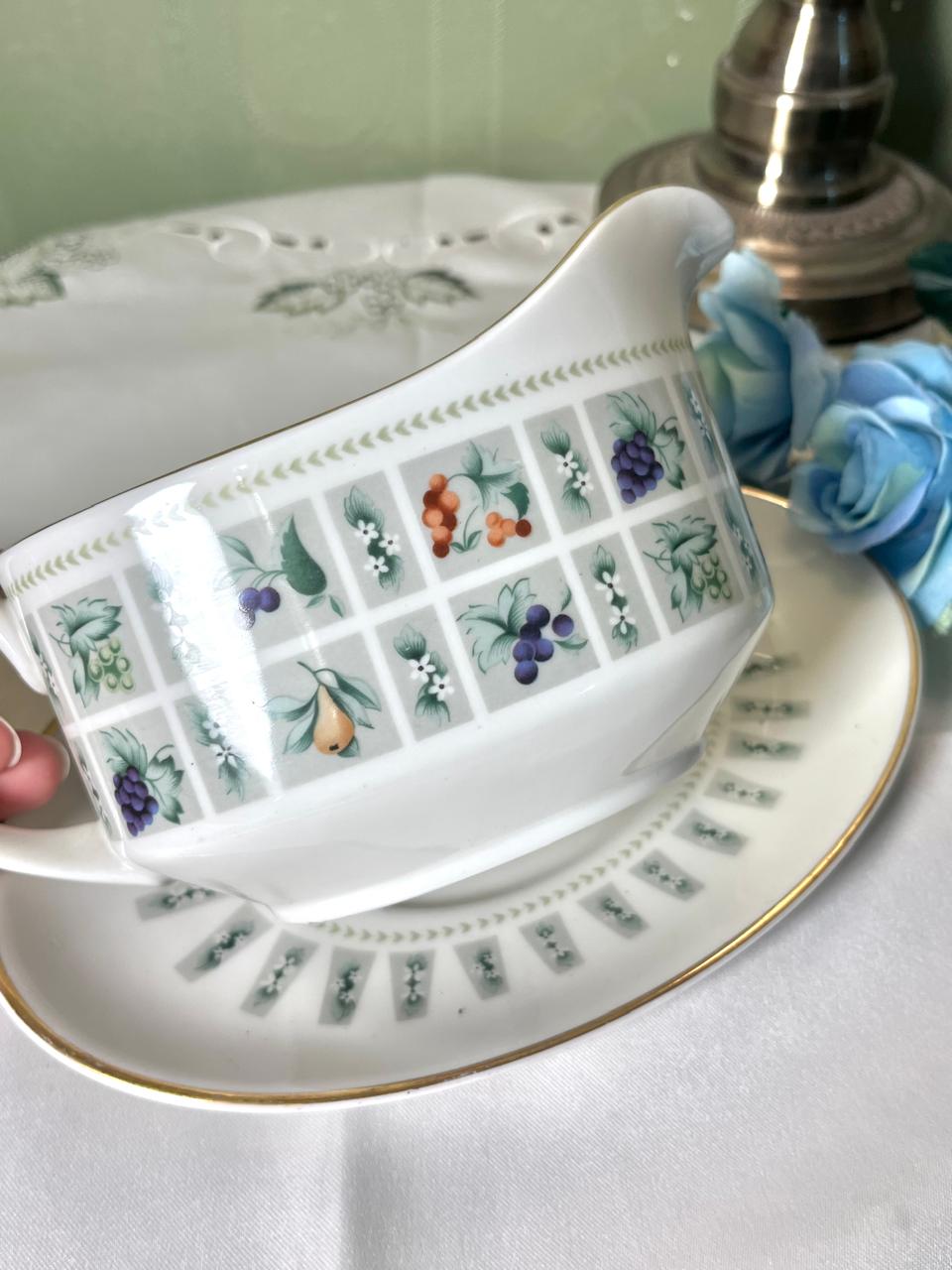 Vintage Royal Doulton  Floral Gold-Trim Gravy Boat & Underplate 2-Piece Set 20 cm
