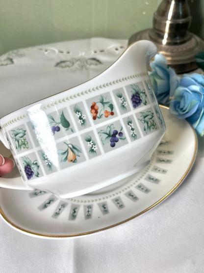 Vintage Royal Doulton  Floral Gold-Trim Gravy Boat & Underplate 2-Piece Set 20 cm