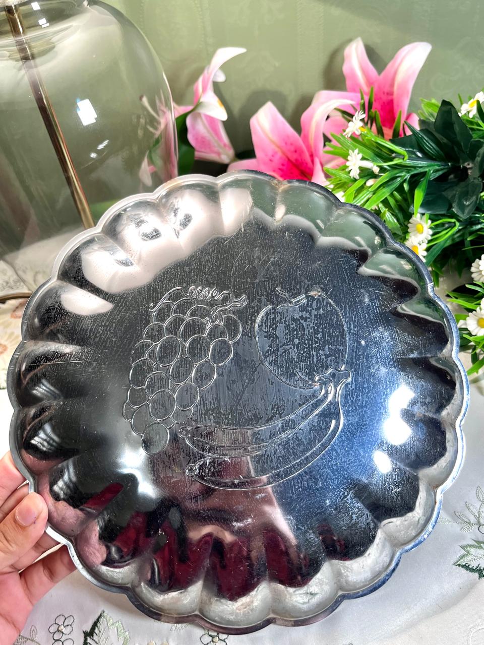 Silver-Tone Scalloped Fruit Serving Bowl 26 cm