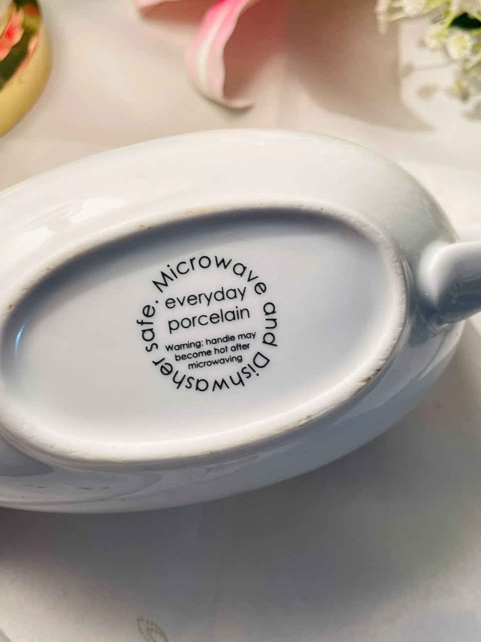 White Porcelain Gravy Boat 20 cm Microwave & Dishwasher Safe