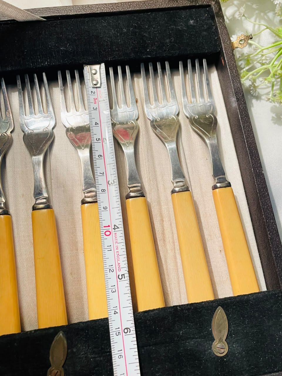 Yellow Handle Silver-Tone Cutlery Set – 12 Piece Boxed Set