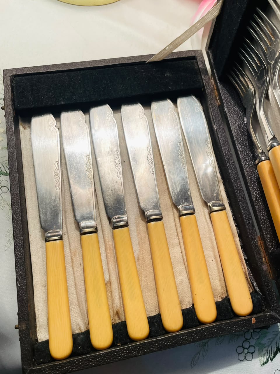 Yellow Handle Silver-Tone Cutlery Set – 12 Piece Boxed Set