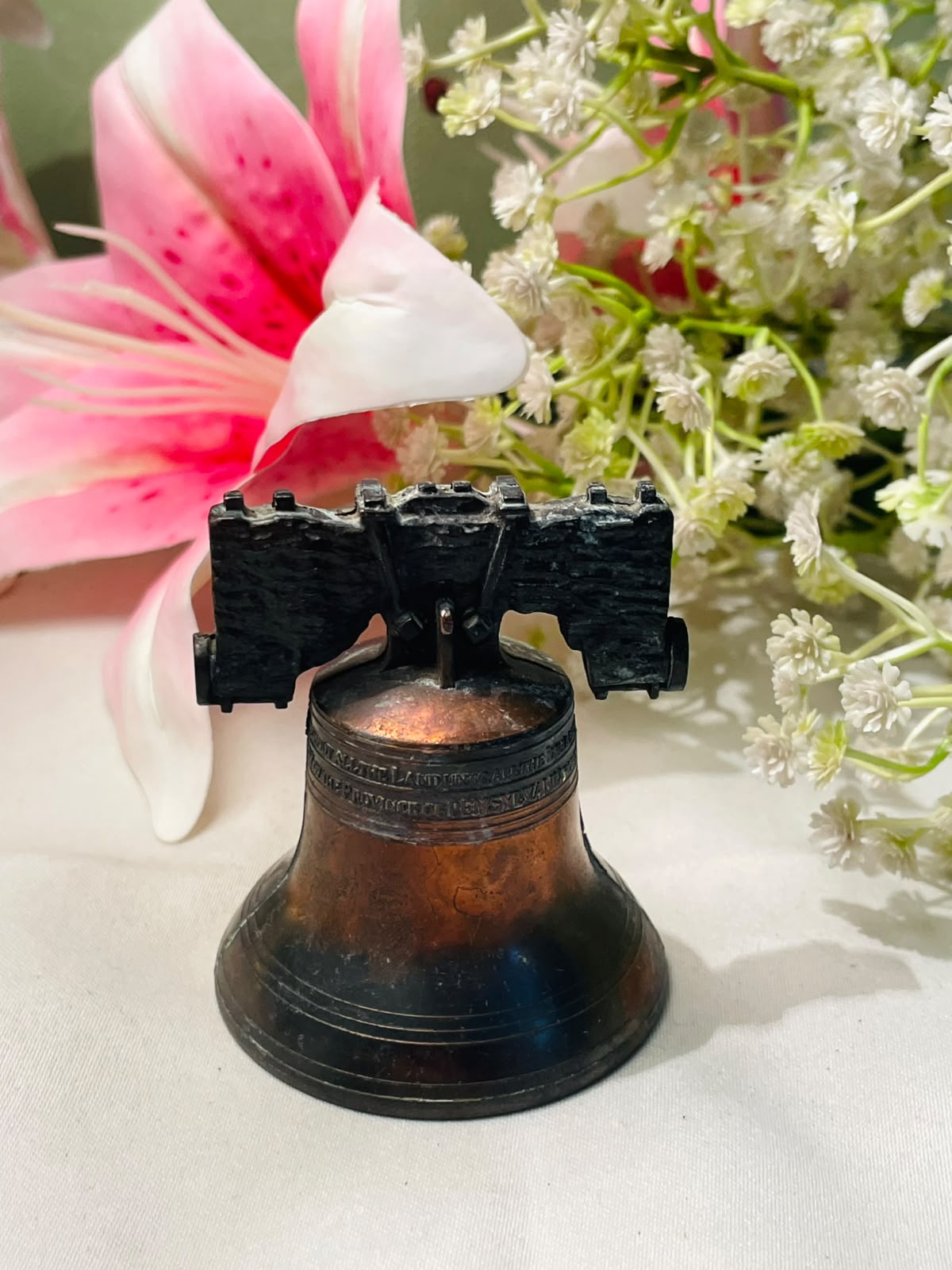 Vintage Metal Bell Ornament 8cm