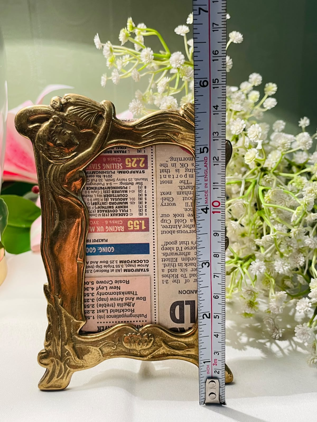 Vintage Gold-Tone Figural Photo Frame Ornate 14 cm