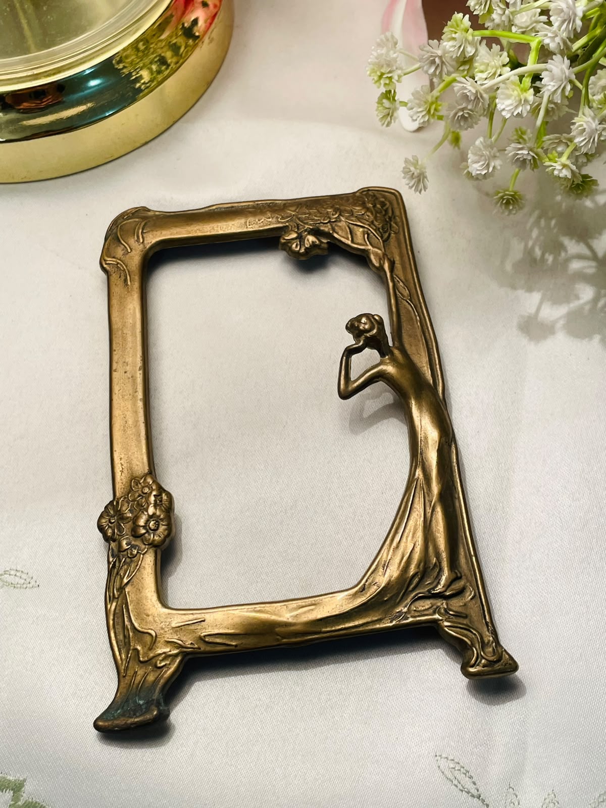 Vintage Gold-Tone Figural Photo Frame Floral Design 14 cm