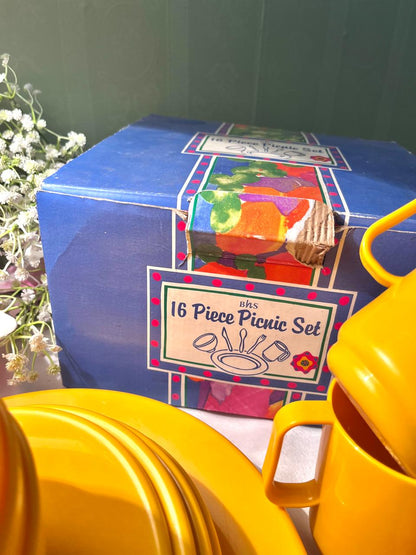 Vintage Yellow 16-Piece Picnic Dinner Set with Mugs