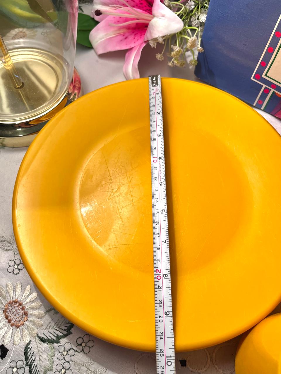 Vintage Yellow 16-Piece Picnic Dinner Set with Mugs