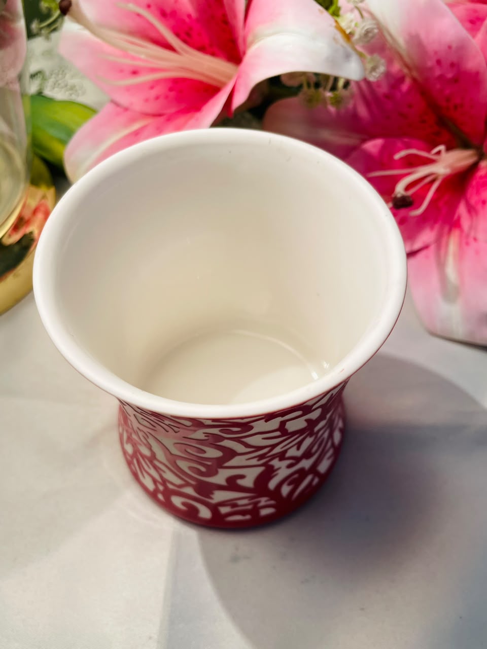 Red & White Ceramic Mug Floral Scroll Pattern 10 cm