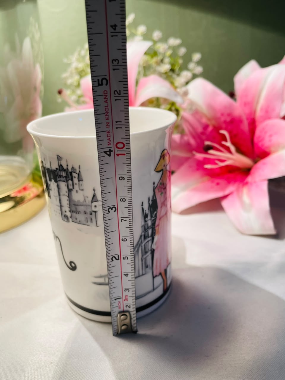 White Ceramic Mug City Fashion Illustration 11 cm