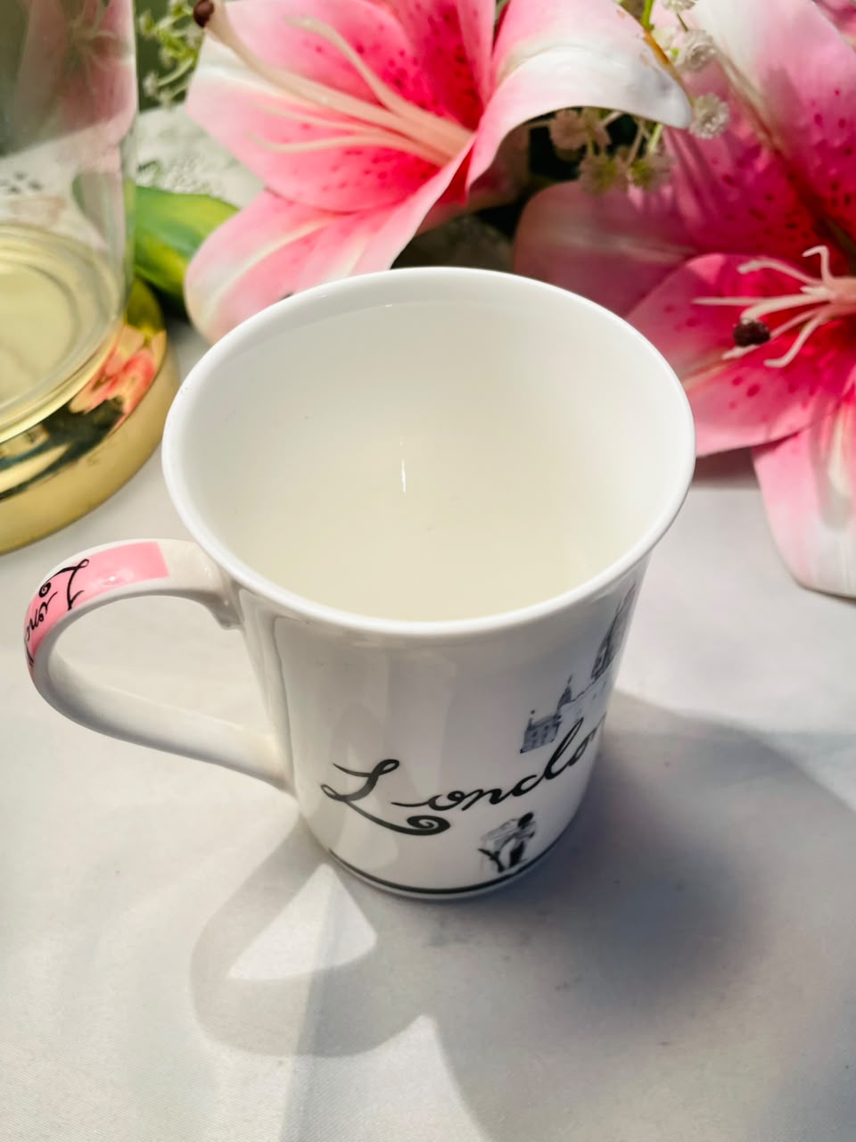 White Ceramic Mug City Fashion Illustration 11 cm