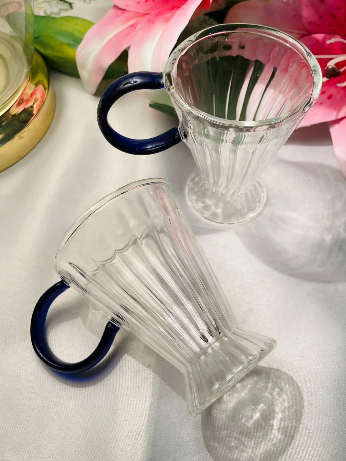 Set of 2 Clear Glass Mugs Blue Handles 9 cm