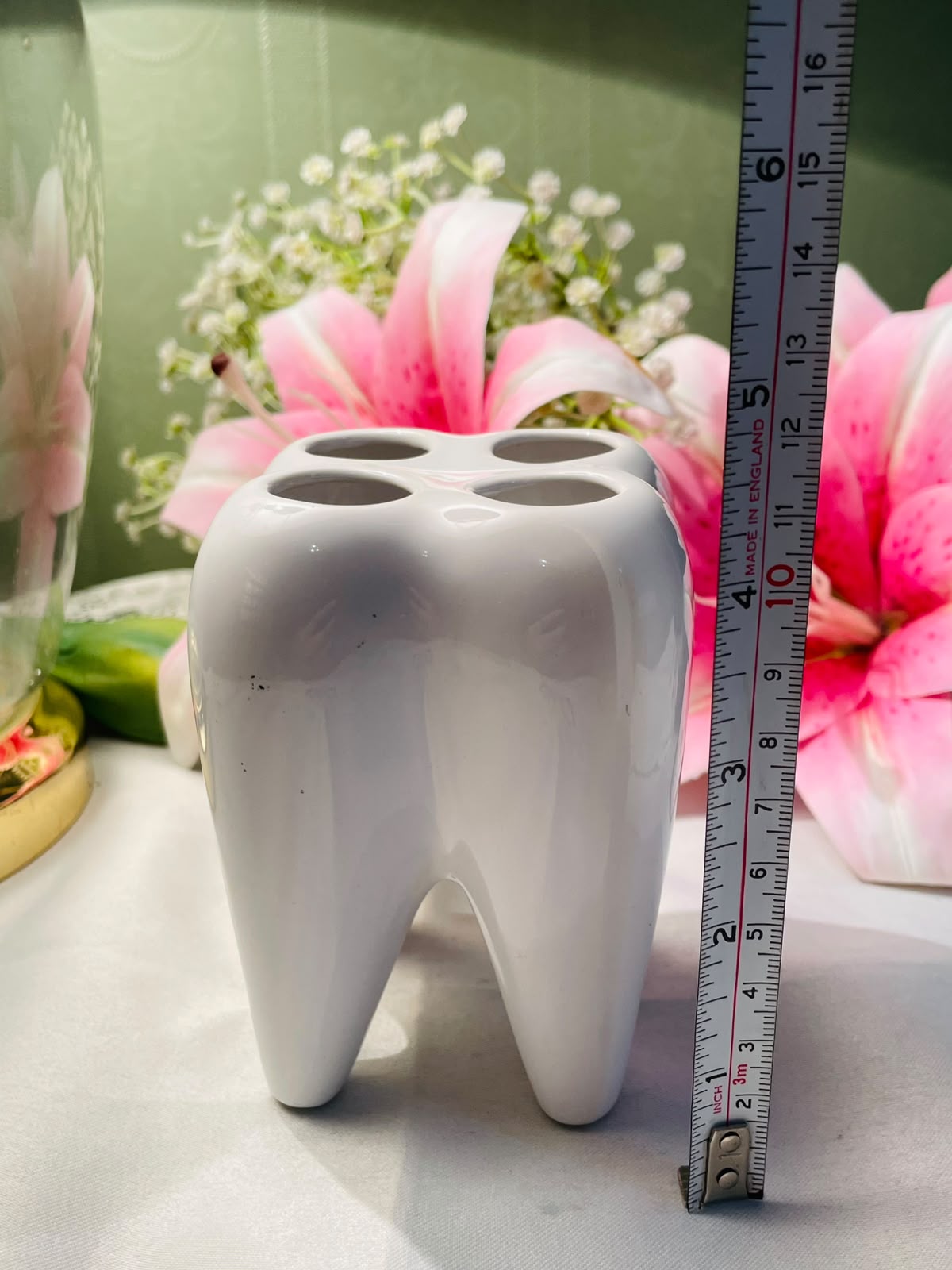 Tooth-Shaped White Ceramic Toothbrush Holder 11 cm