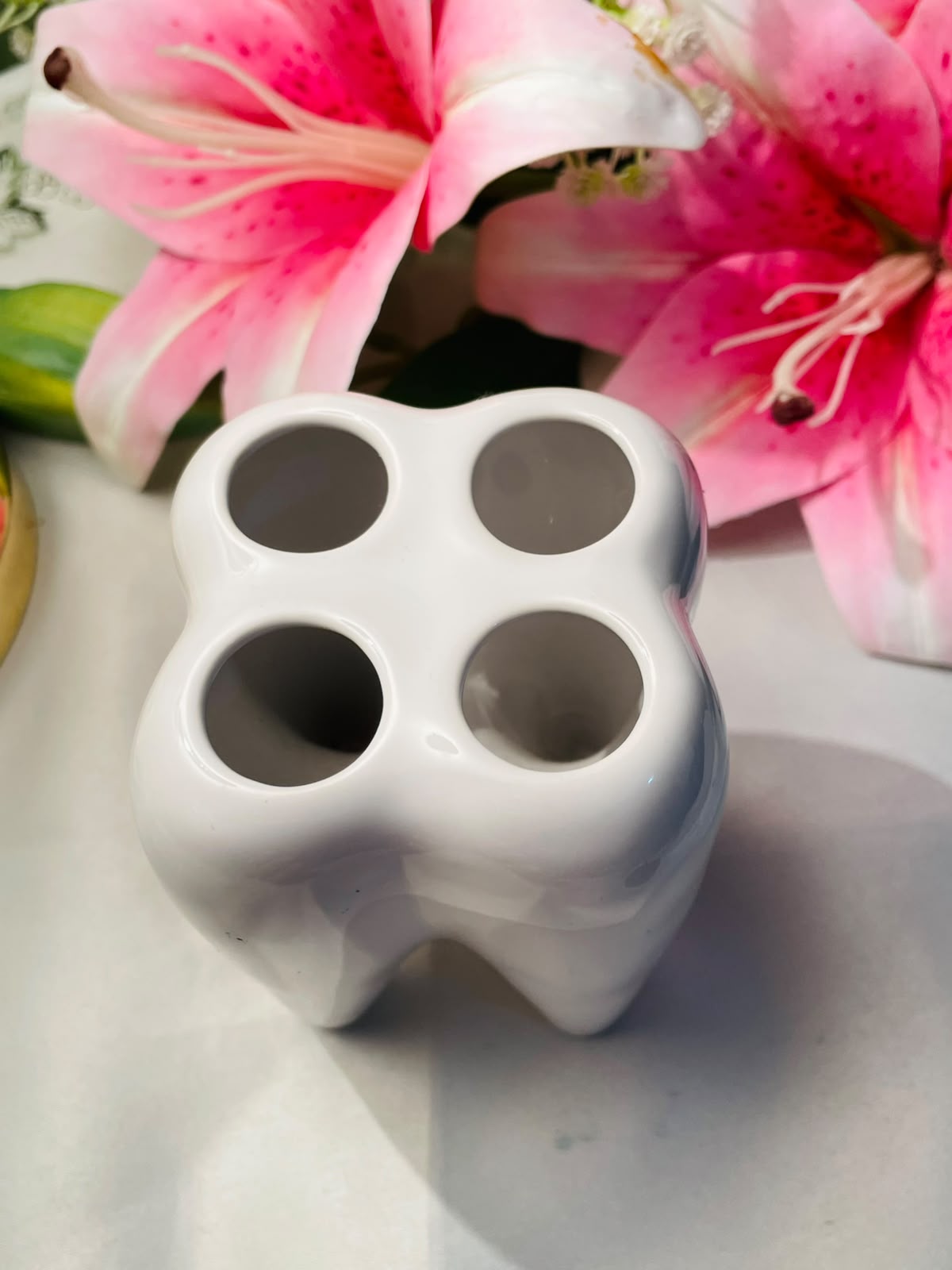 Tooth-Shaped White Ceramic Toothbrush Holder 11 cm