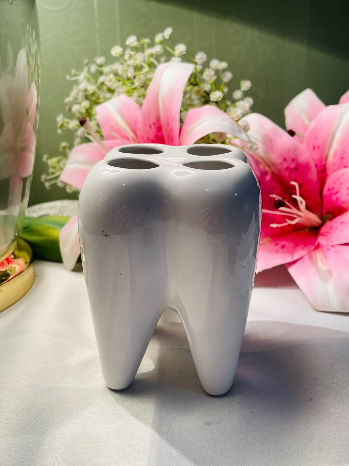 Tooth-Shaped White Ceramic Toothbrush Holder 11 cm
