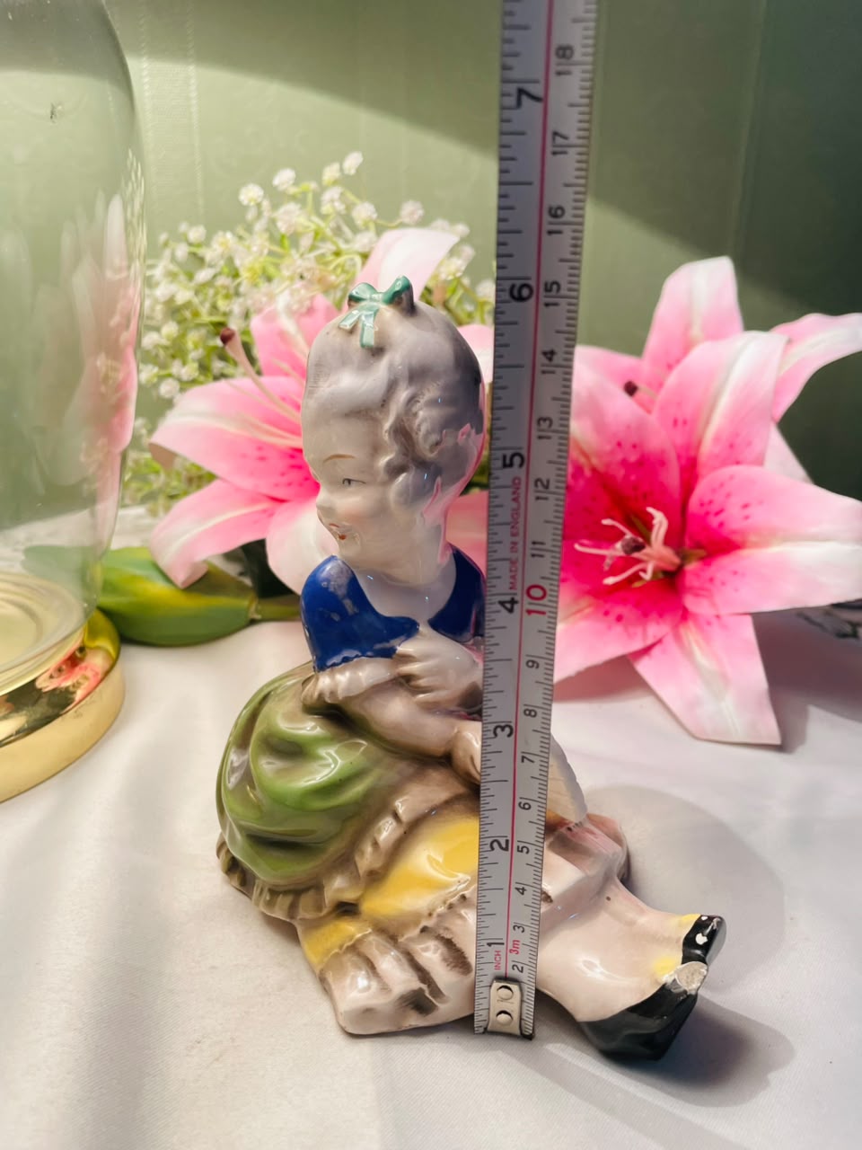 Vintage Porcelain Seated Lady Figurine Multicolour 15 cm