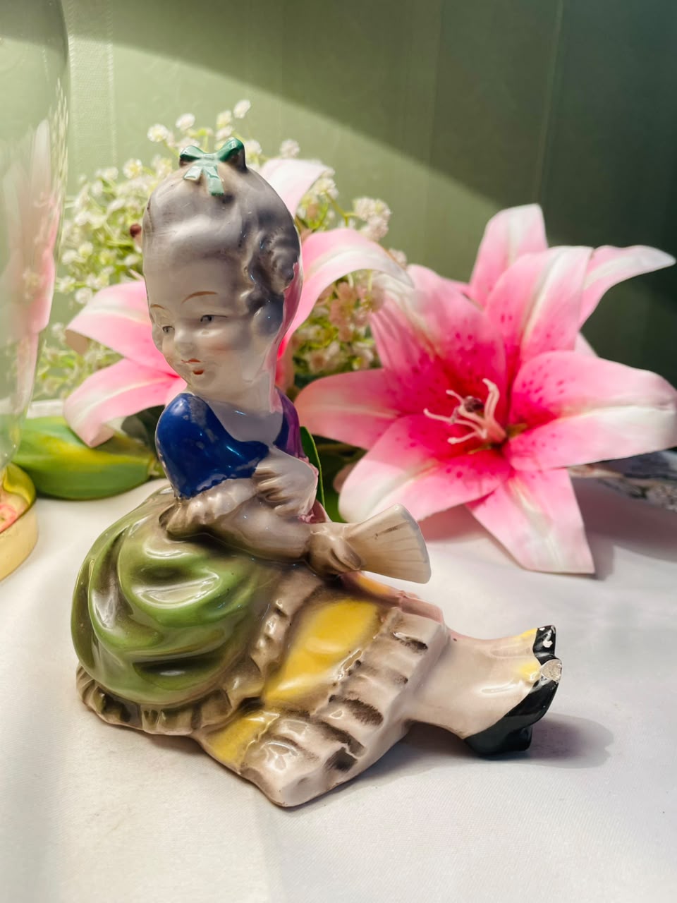 Vintage Porcelain Seated Lady Figurine Multicolour 15 cm