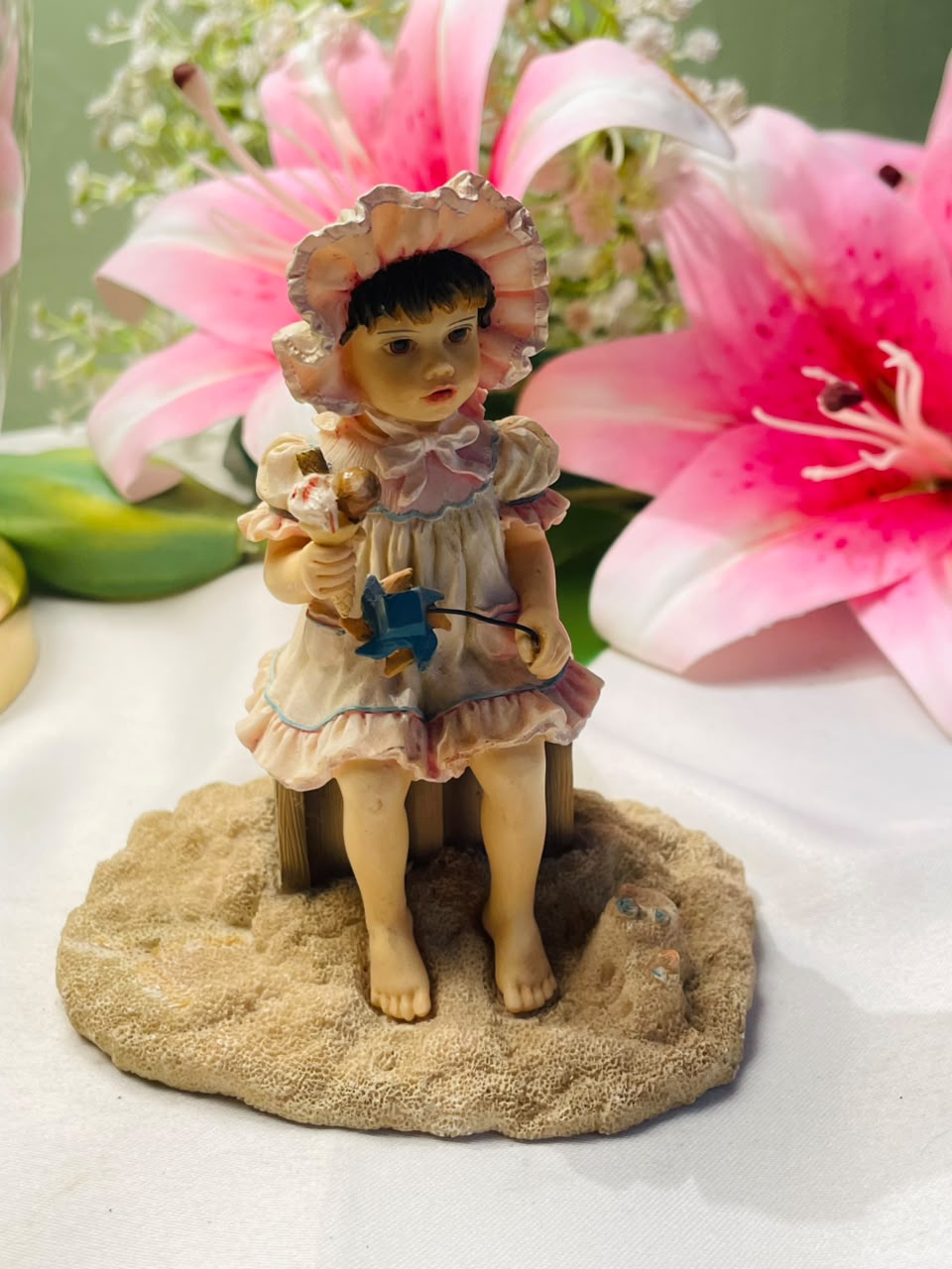 Vintage Style Seated Girl Figurine with Bonnet 10 cm