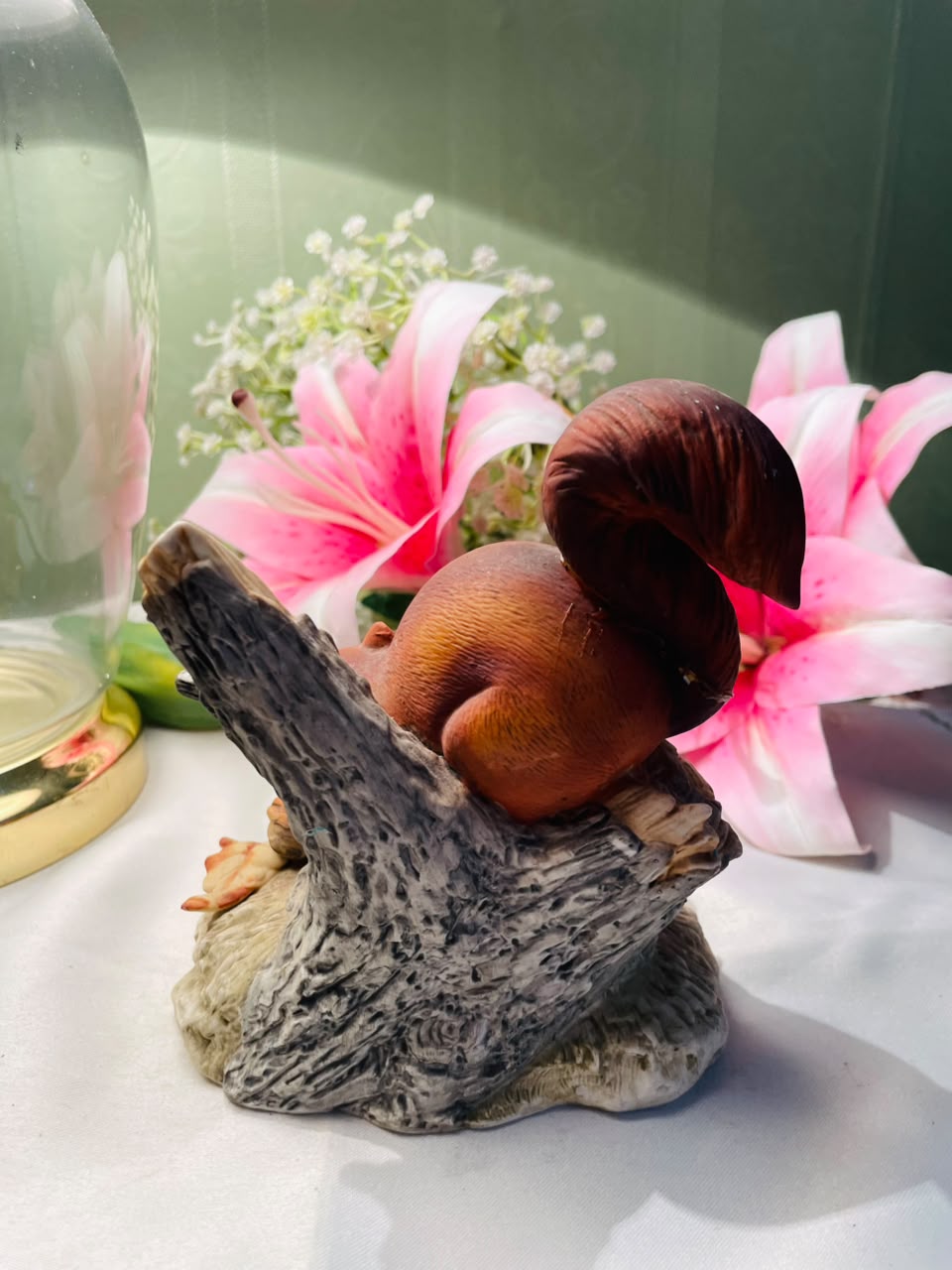 Red Squirrel Figurine with Acorns & Autumn Leaves 13 cm
