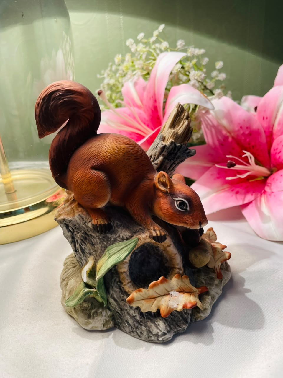 Red Squirrel Figurine with Acorns & Autumn Leaves 13 cm