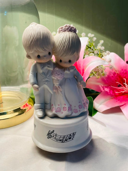 Bride & Groom Musical Wedding Figurine 16 cm
