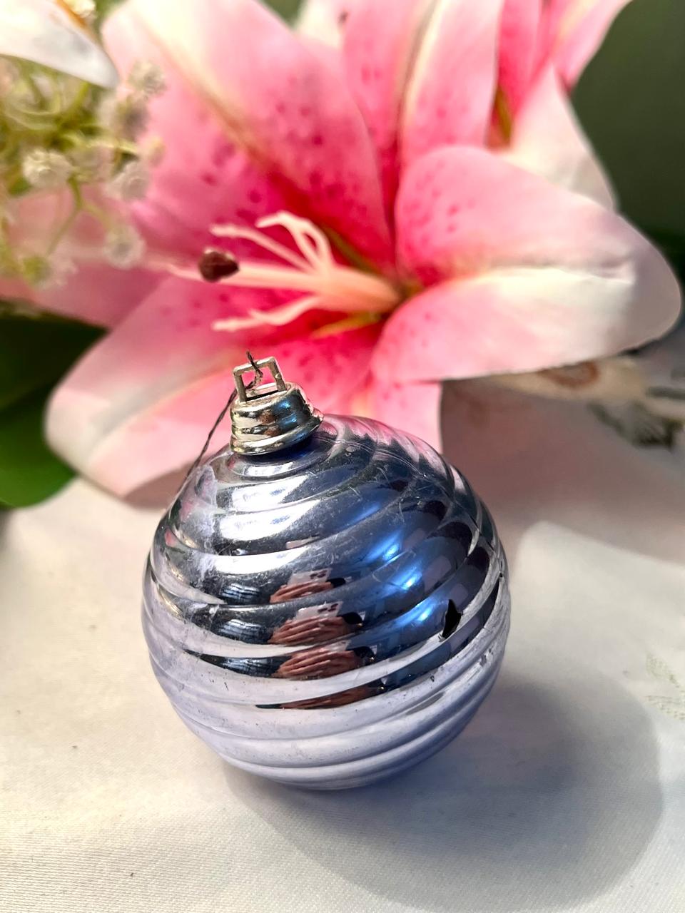 Vintage Silver-Tone Ribbed Hanging Bauble Ornament 7cm
