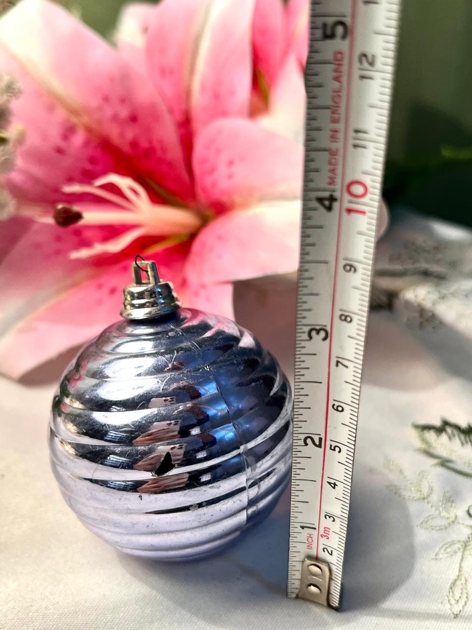Vintage Silver-Tone Ribbed Hanging Bauble Ornament 7cm