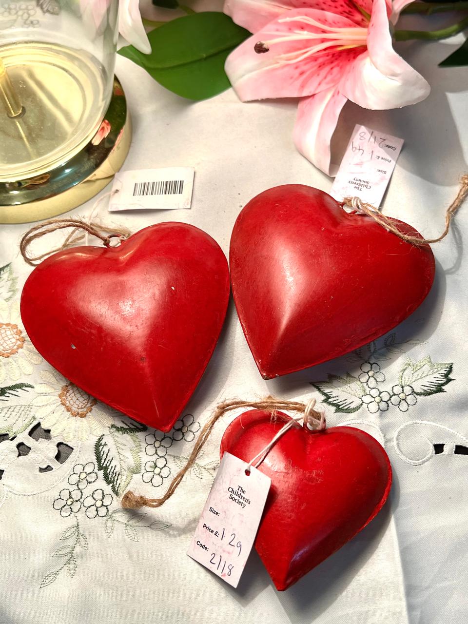 Red Metal Hanging Heart Decorations Set of 3, 8–11 cm