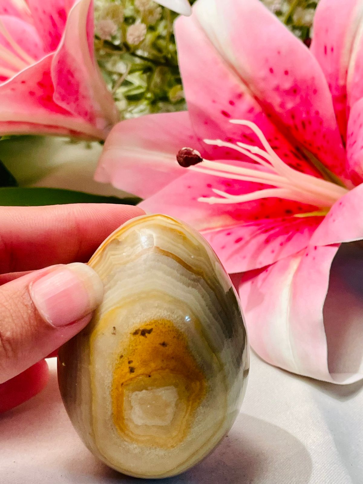 Vintage Polished Stone Egg Cream Yellow Banded 8cm