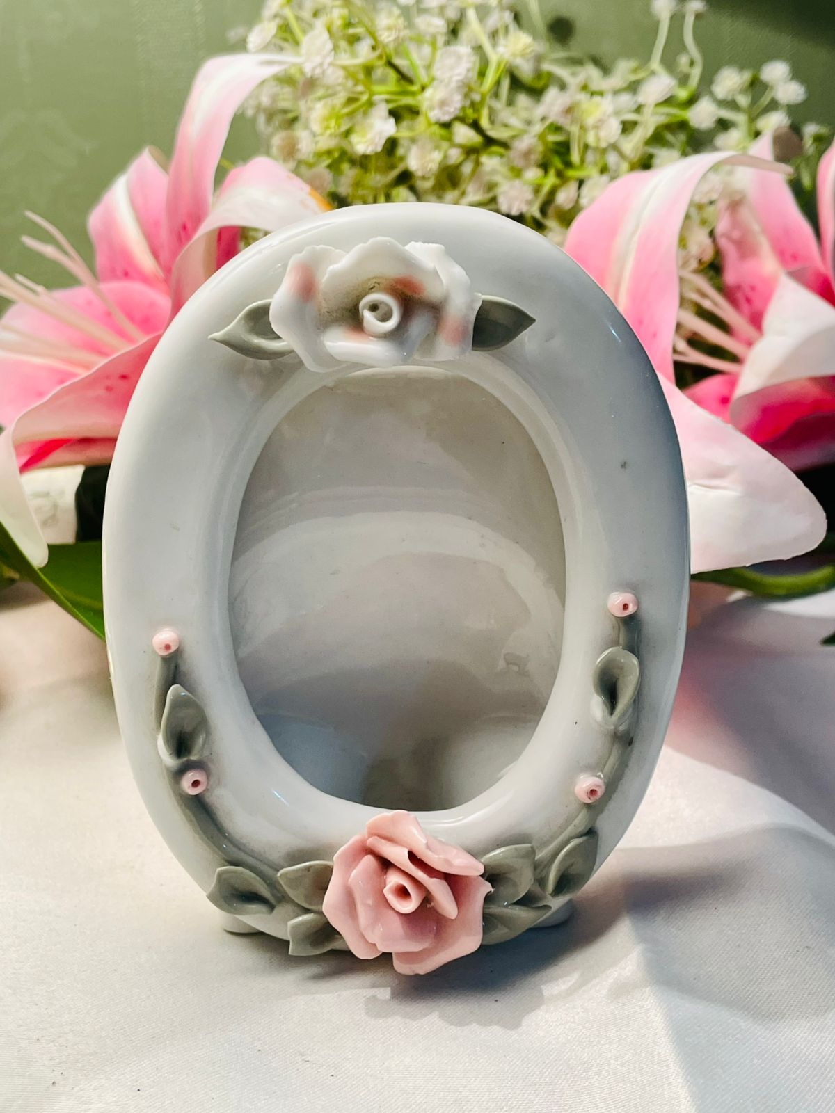 Vintage Oval Floral Photo Frame with Pink Roses