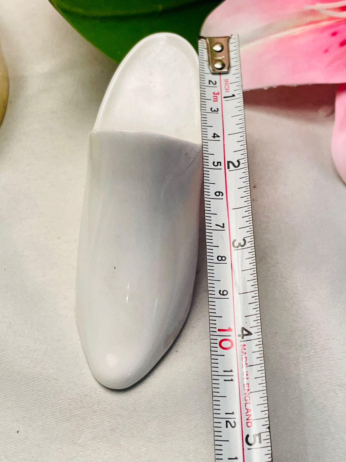 White Ceramic High-Heel Shoe Ornament, 11 cm