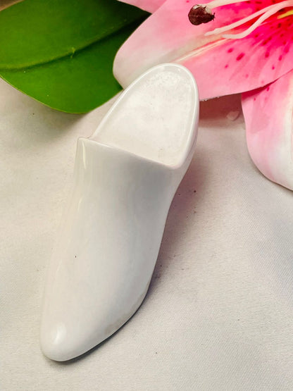 White Ceramic High-Heel Shoe Ornament, 11 cm