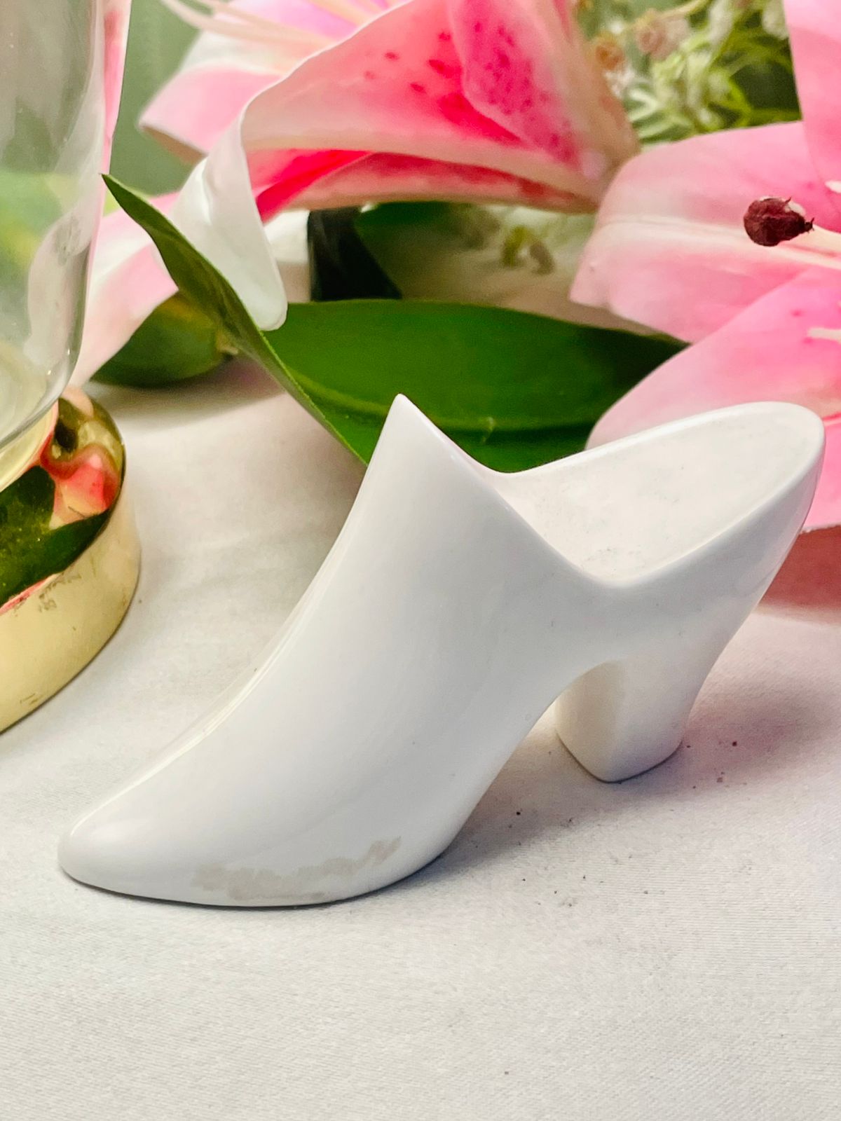 White Ceramic High-Heel Shoe Ornament, 11 cm