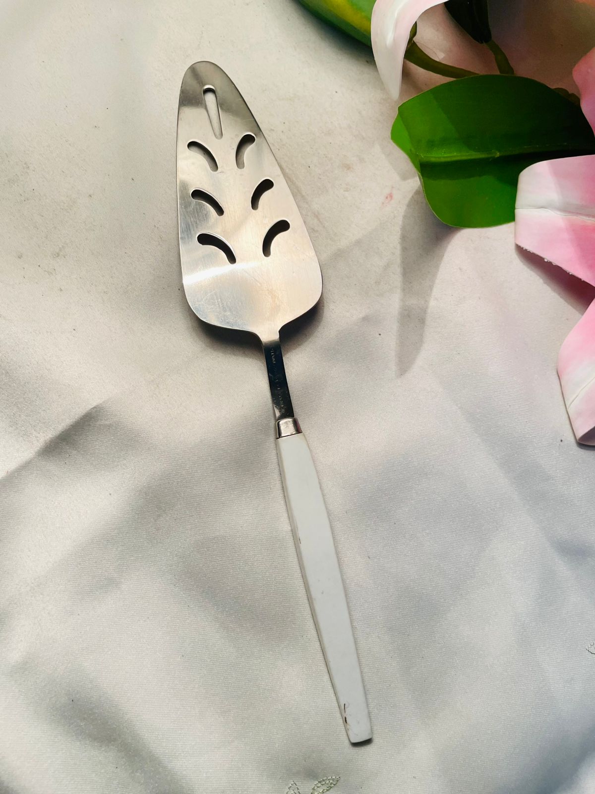 Vintage Blue & White Ceramic Handle Cake Server 27 cm