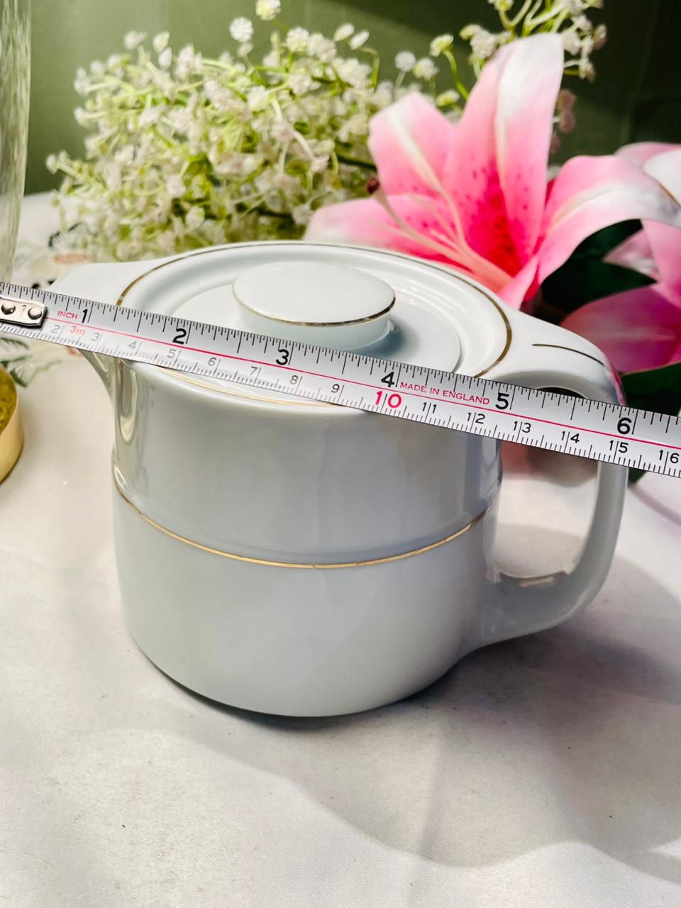 Vintage Contemporary by Noritake White Teapot with Gold Trim 12cm