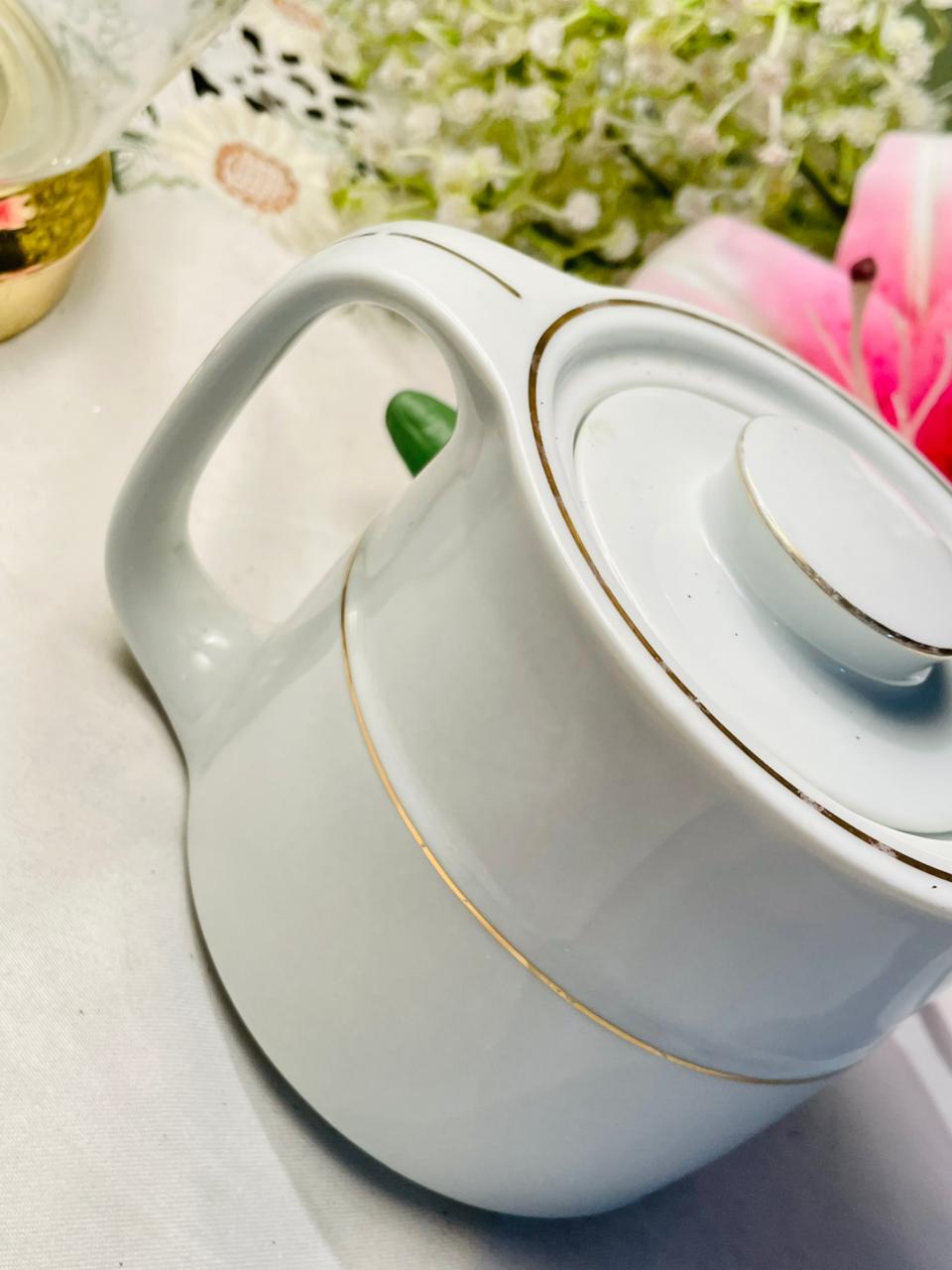 Vintage Contemporary by Noritake White Teapot with Gold Trim 12cm