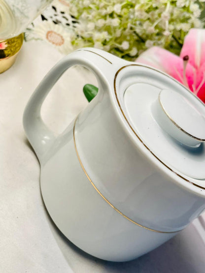 Vintage Contemporary by Noritake White Teapot with Gold Trim 12cm