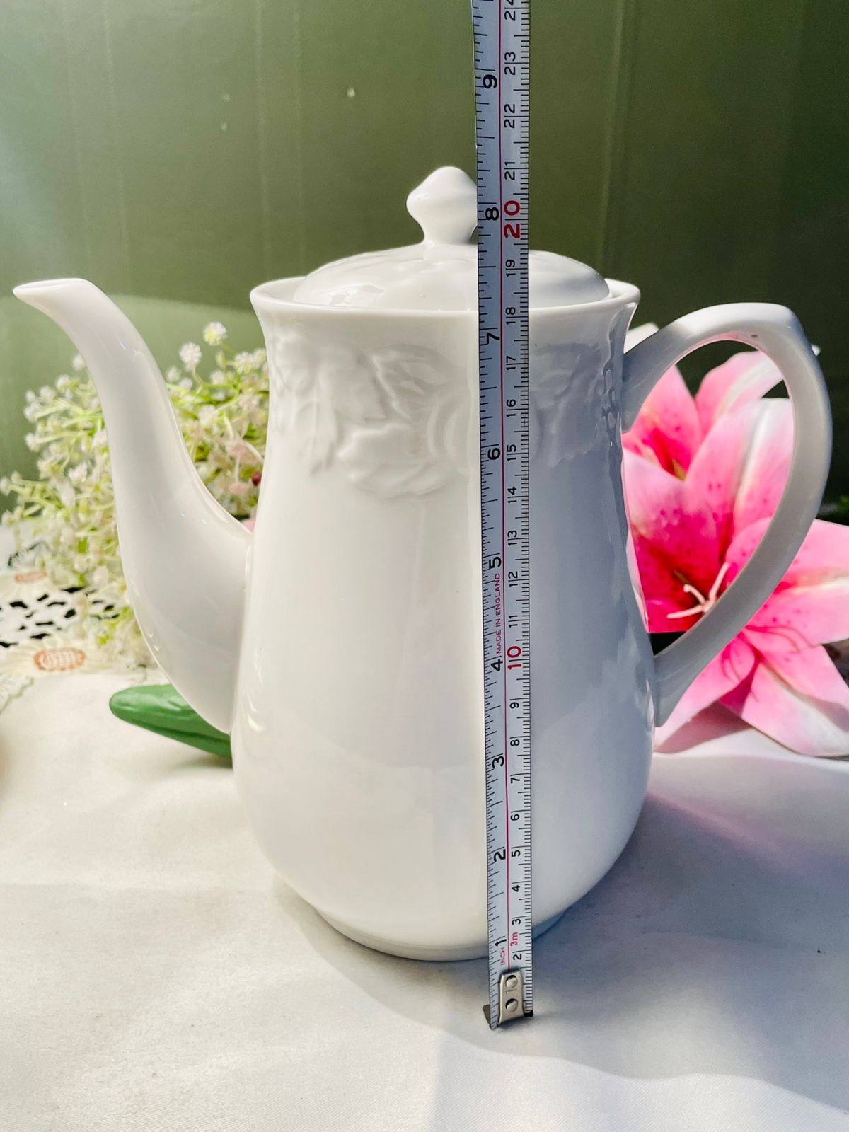 Royal Norfolk Vintage White Fruit Embossed Tea  Pot 20cm